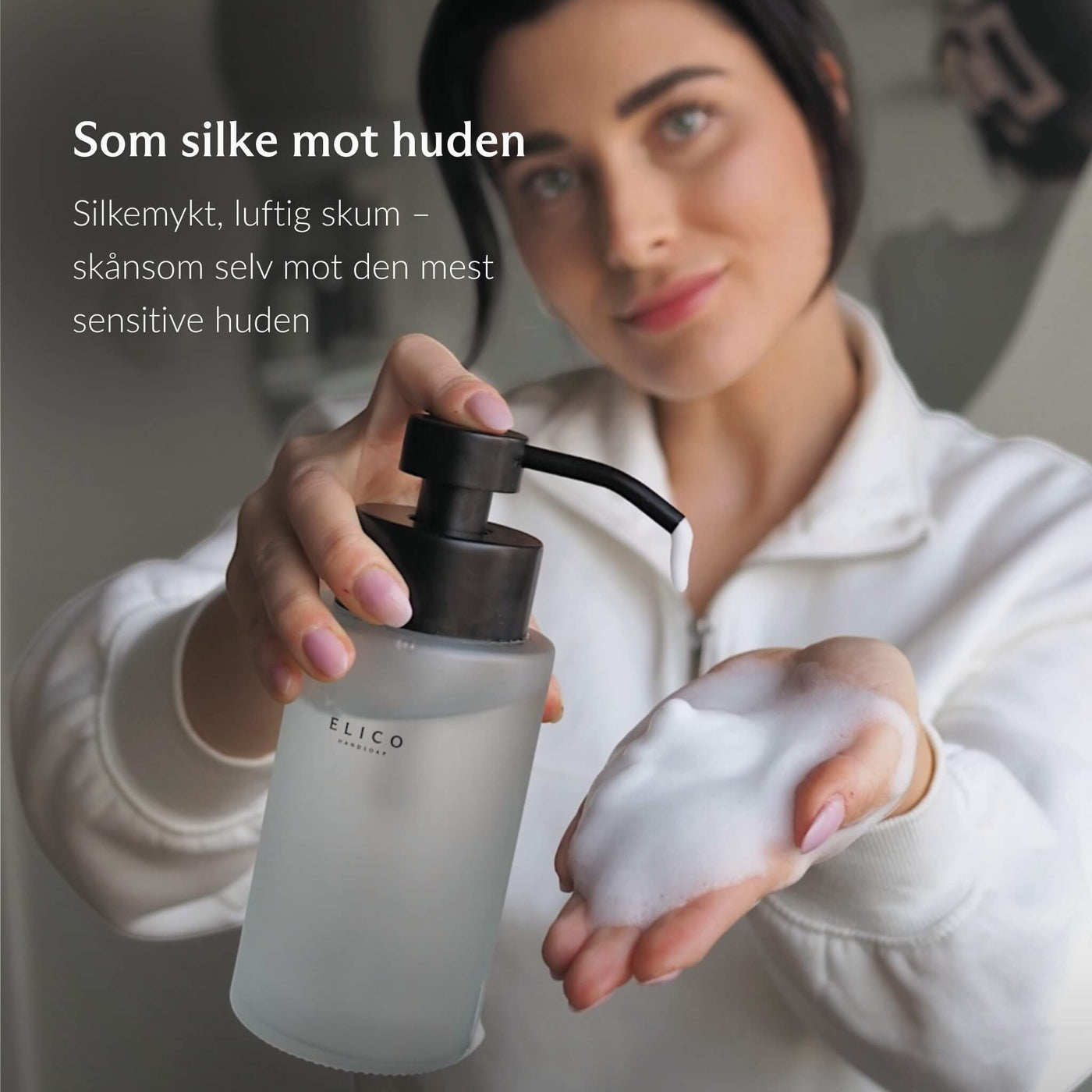 Silky, airy foam from Elico hand soap refill in glass dispenser – gentle on even the most sensitive skin